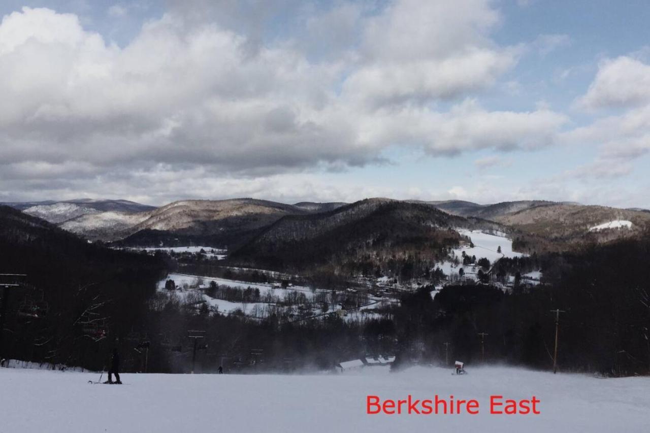 2 Bed Berkshire Getaway Minutes To Jiminy Peak Ski Hancock Extérieur photo