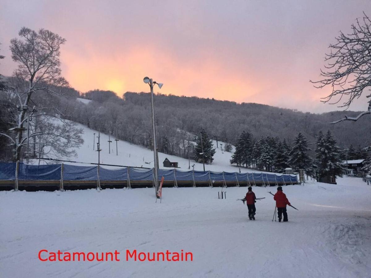 2 Bed Berkshire Getaway Minutes To Jiminy Peak Ski Hancock Extérieur photo